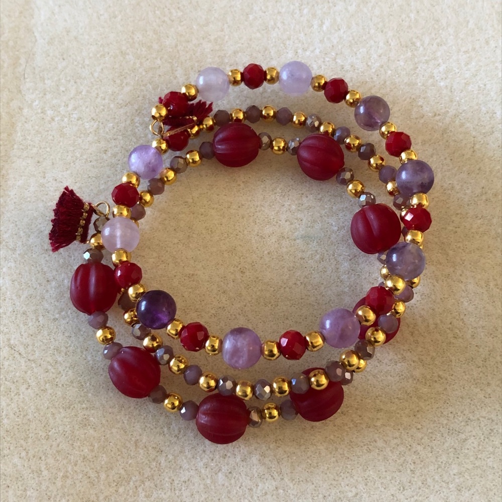 📝 Memory wire bracelet. Boho themed.
